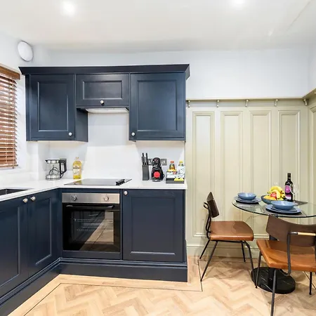 5-star - House With Secure Parking * York