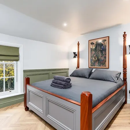 5-star - House With Secure Parking