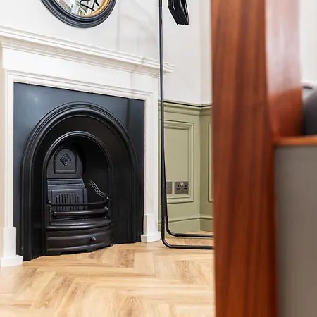 5-star - House With Secure Parking * York