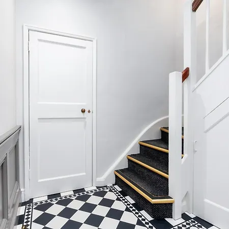 5-star - House With Secure Parking York