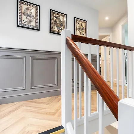 5-star - House With Secure Parking * York